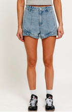 Load image into Gallery viewer, Seam detail denim shorts
