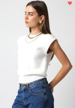 Load image into Gallery viewer, White sleeveless sweater
