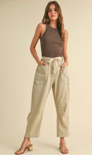 Load image into Gallery viewer, Striped barrel pants with belt

