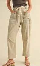 Load image into Gallery viewer, Striped barrel pants with belt
