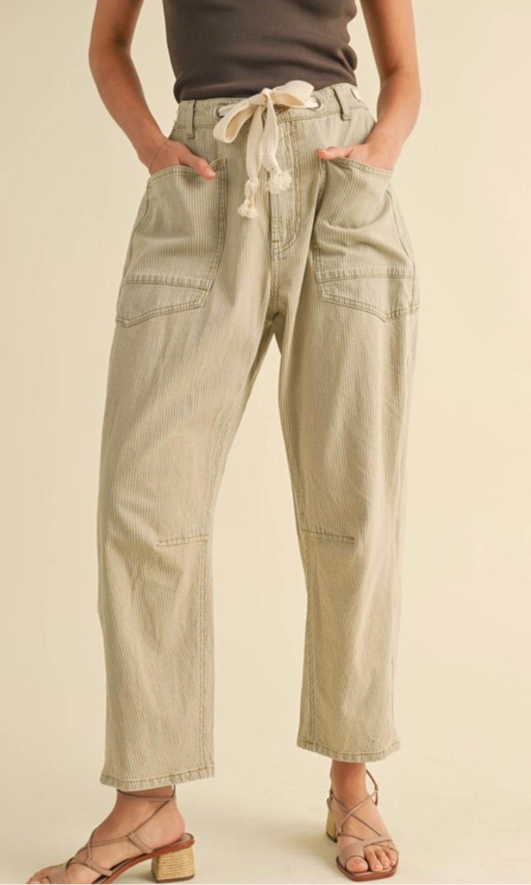 Striped barrel pants with belt