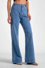 Load image into Gallery viewer, Front pocket flared jeans
