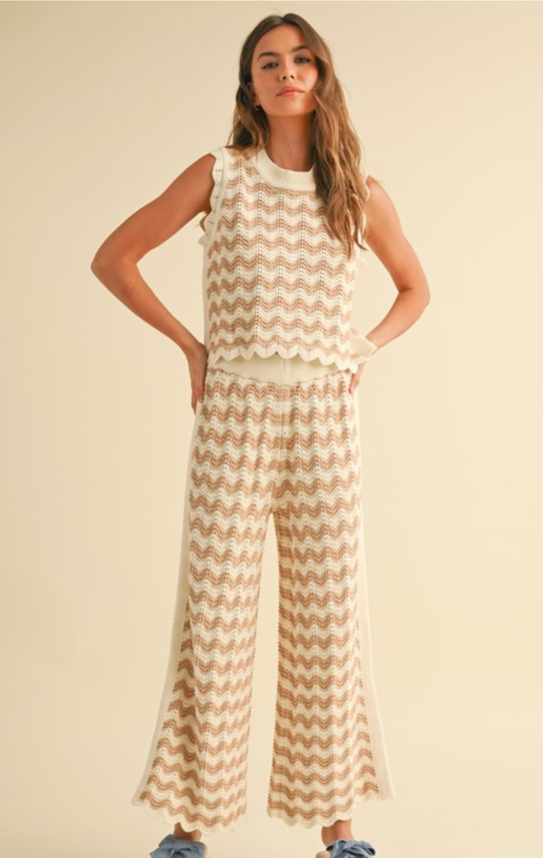 Wavy crochet pants set