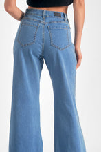 Load image into Gallery viewer, Front pocket flared jeans
