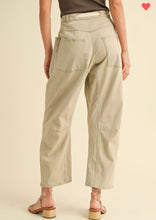 Load image into Gallery viewer, Striped barrel pants with belt
