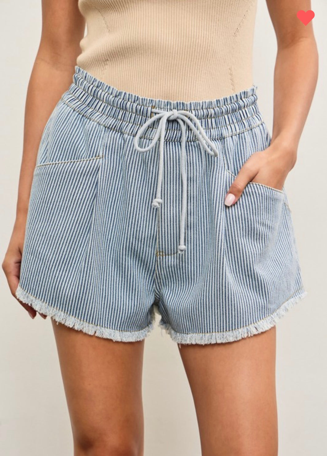 Elastic waist frayed hem shorts